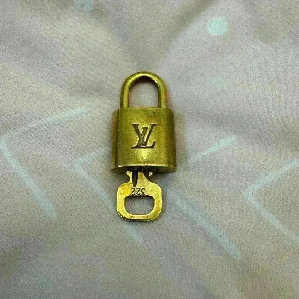 Louis Vuitton Gold Padlock - Picture 2 of 4